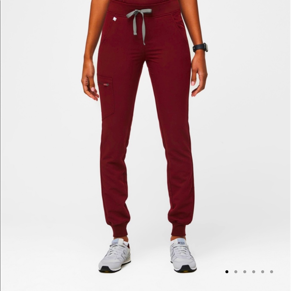 Burgundy scrub joggers from wearfigs small